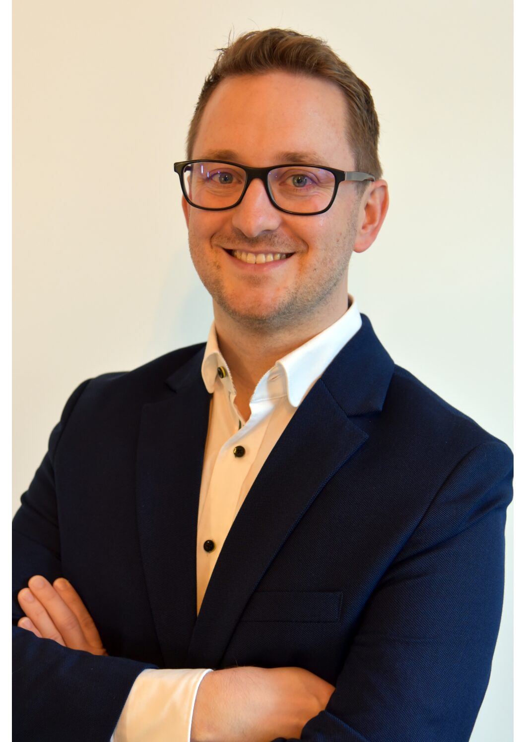 Bewerbungsfoto Benjamin Fey 2023.jpg Christoph Merkelbach - Arzt in Anstellung